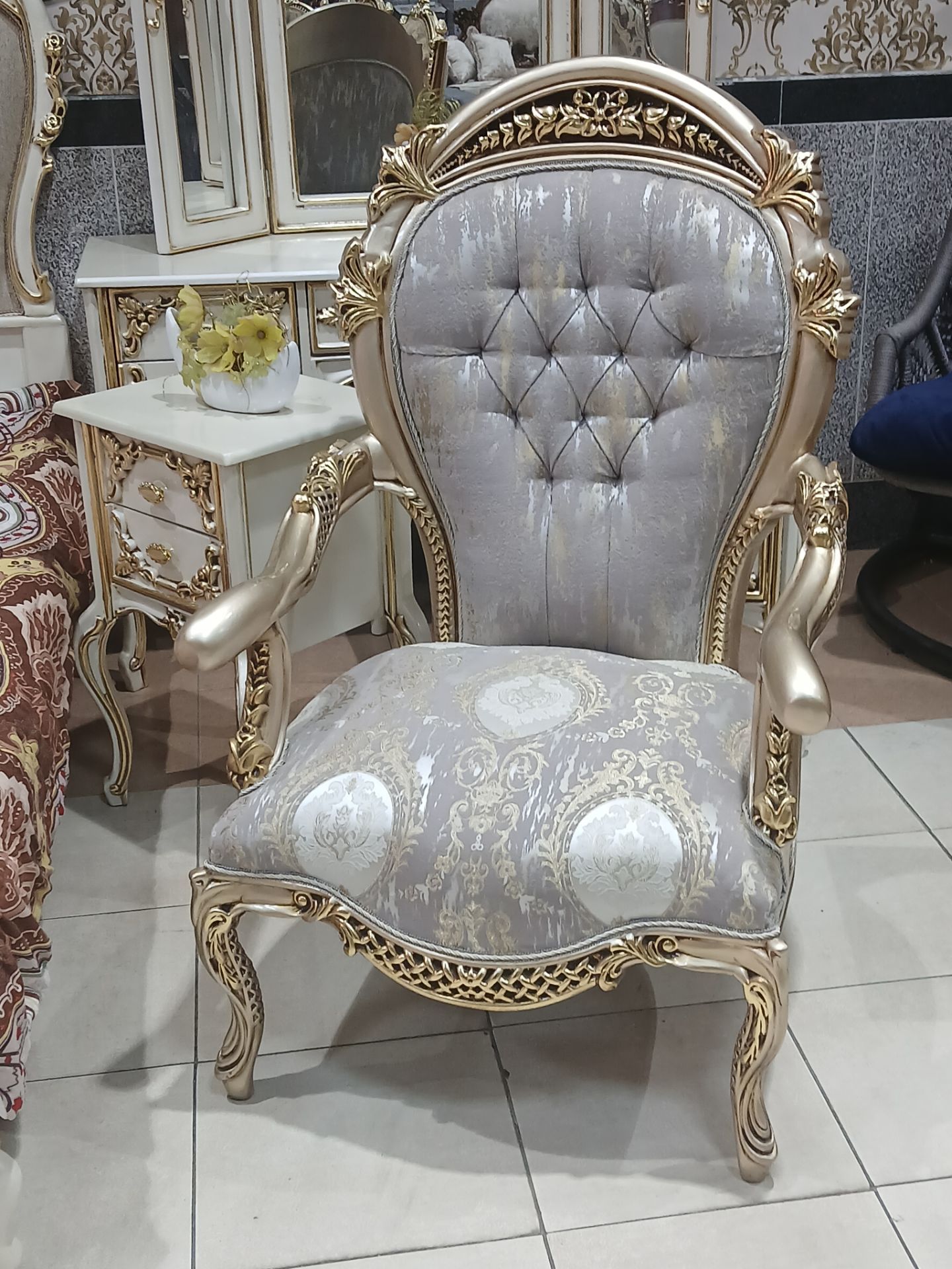 پارچه مبلی ایدین طرح سه گل چهار گل